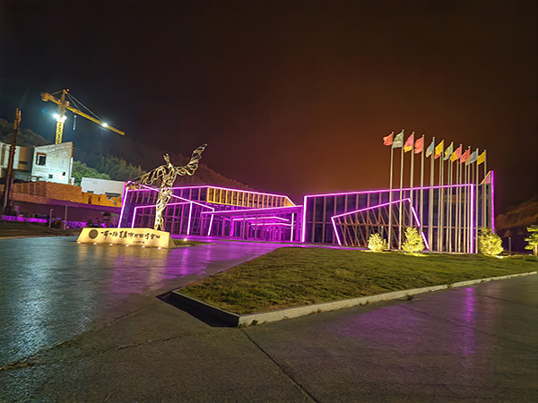 城市亮化是现代城市建设的重要组成部分,它不仅可以美化城市的夜景,还能提升城市的整体形象。随着科技的不断进步,城市亮化也得到了更多的关注和创新。本文将介绍一些关于城市亮化的创意和技术,帮助读者了解城市亮化的重要性以及如何进行头屯河城市亮化的规划和实施。 城市亮化是现代城市建设的重要组成部分,它不仅可以美化城市的夜景,还能提升城市的整体形象。随着科技的不断进步,城市亮化也得到了更多的关注和创新。本文将介绍一些关于城市亮化的创意和技术,帮助读者了解头屯河城市亮化的重要性以及如何进行头屯河城市亮化的规划和实施。