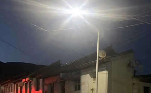 农村院子里最适合的头屯河太阳能路灯亮度与安装要点