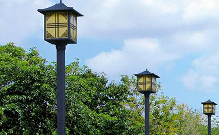 太阳能头屯河庭院灯怎么选亮度与续航更耐用